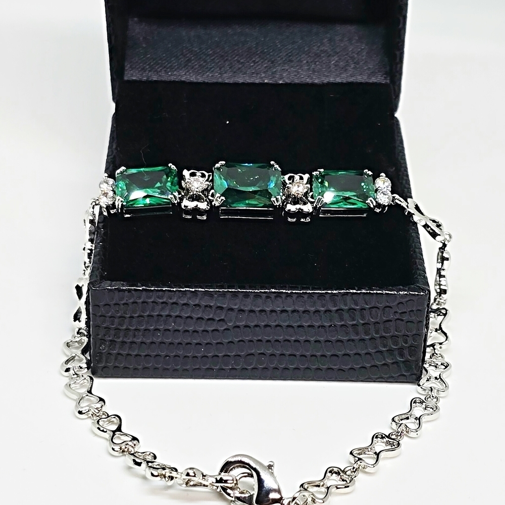 Elegant Simulated Emerald and Simulated Diamond 12.50 ct Bracelet - Picture 2 of 3